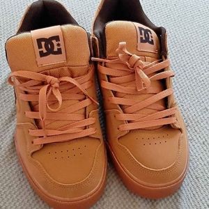 Like new DC shoes size 10